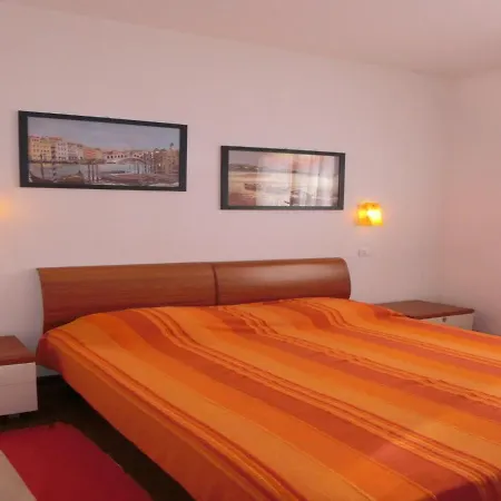 Functional Flat In A Fantastic With Pool *