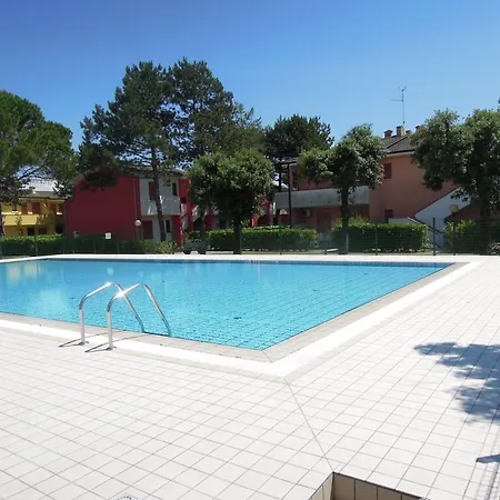 Functional Flat In A Fantastic With Pool Bibione