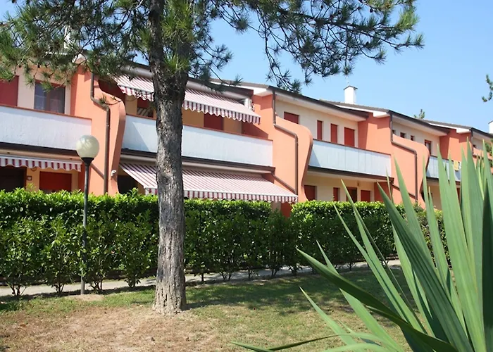 Functional Flat In A Fantastic With Pool Bibione
